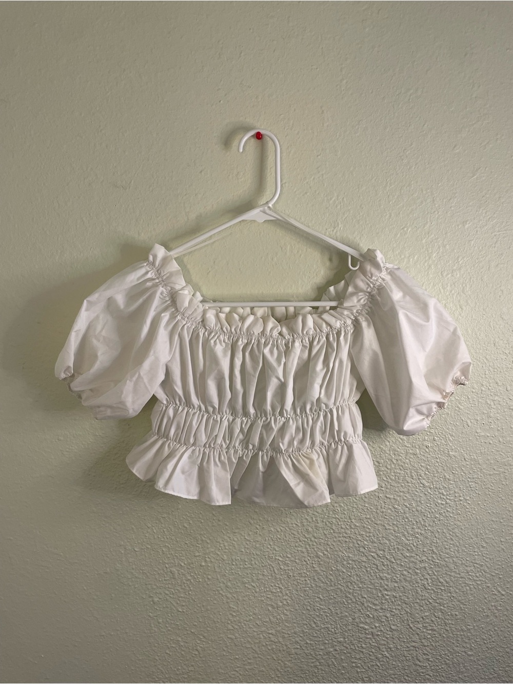 Vigoss White Smocked Off-Shoulder Puff Sleeve Crop Top